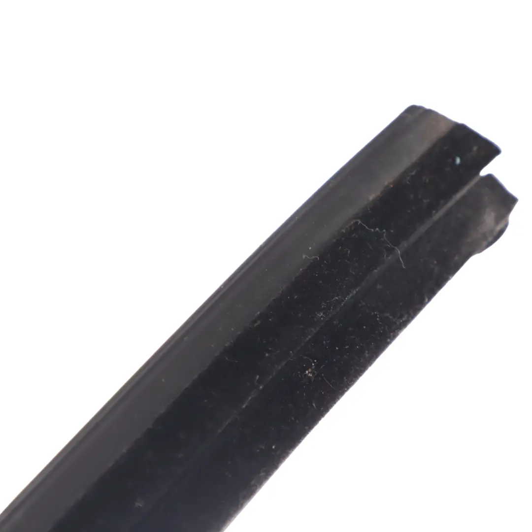 Finestra Guarnizione Anteriore Porta Destra per VW Volkswagen Golf 7 con numero di parte 5G4837480B VW Volkswagen Golf 7 Finestra Guarnizione Anteriore Porta Destra - SKU 5G4837480B - Numero di parte 5G4837480B