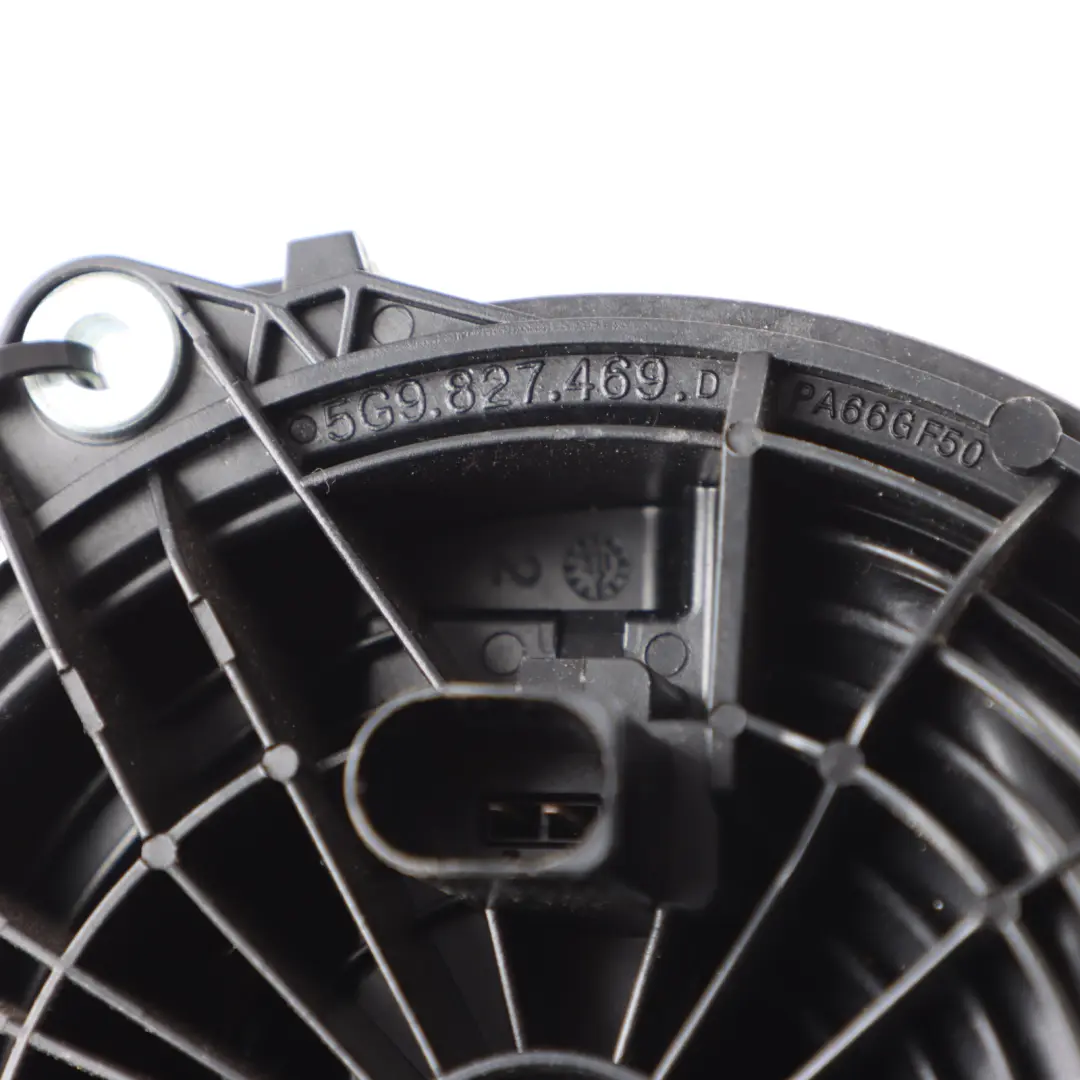 Volkswagen Golf 5G Otwieranie Klamka Klapy Bagażnika Emblemat - SKU 5G6827469F - Numer Części 5G6827469F