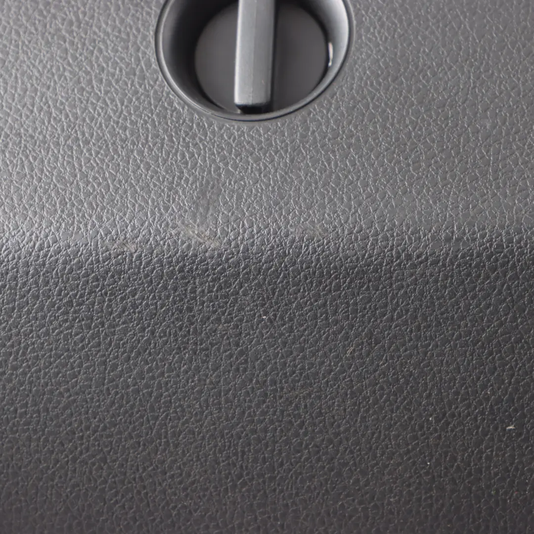 5G Boot Heckklappe Kofferraum Abdeckung Panel Trim für Volkswagen Golf mit Teilenummer 5G6860285 Volkswagen Golf 5G Boot Heckklappe Kofferraum Abdeckung Panel Trim - SKU 5G6860285 - Teilenummer 5G6860285