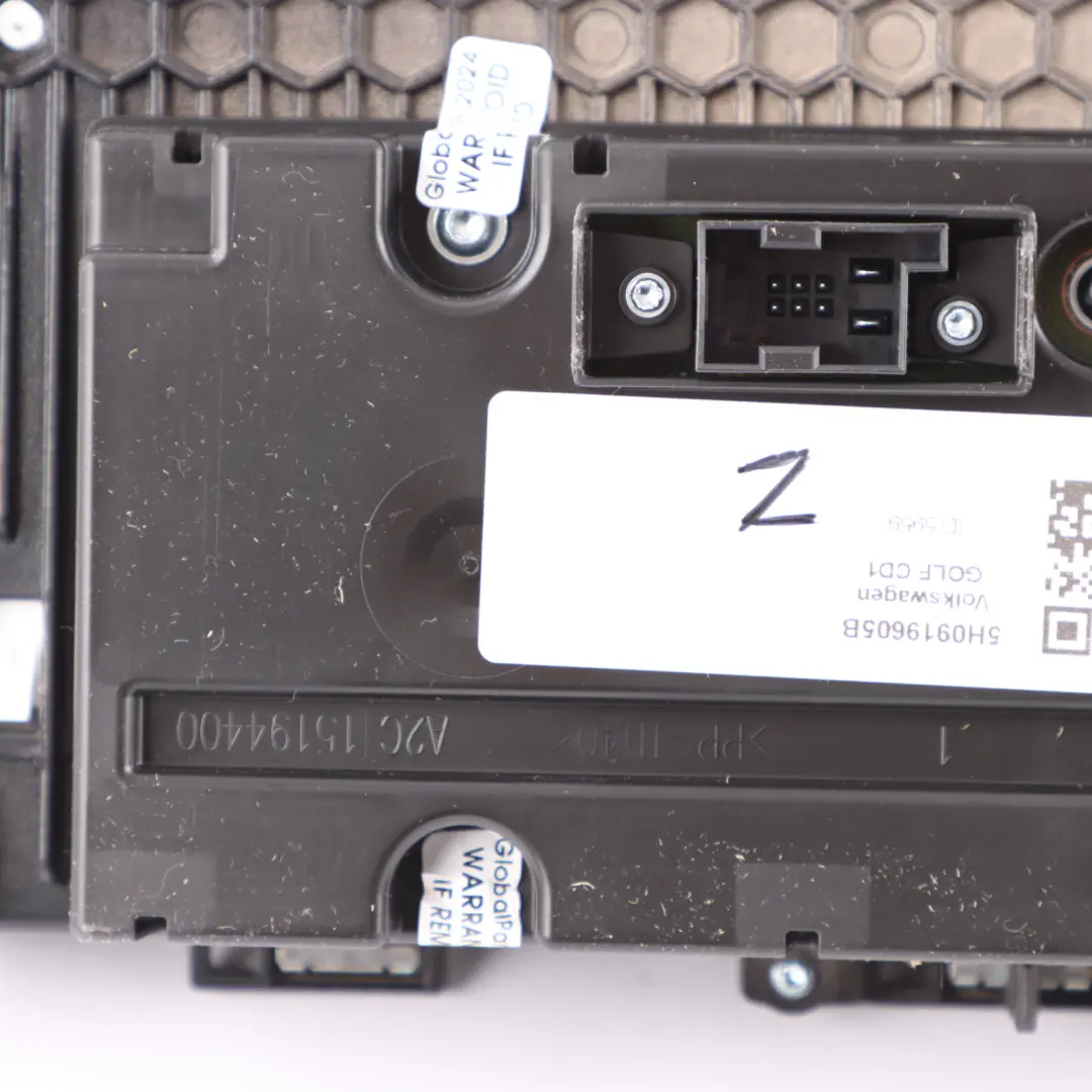 Multimedia Display Screen Radio Sat Nav Head Unit to Volkswagen GOLF CD1 with Part number 5H0919605B Volkswagen GOLF CD1 Multimedia Display Screen Radio Sat Nav Head Unit - SKU 5H0919605B - Part number 5H0919605B