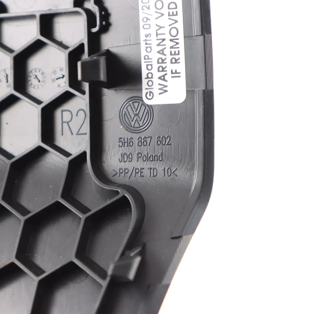 Kofferraum Verkleidung Rechts Schwarz 5H6867602 für Volkswagen Golf CD1 mit Teilenummer 5H6867748 Volkswagen Golf CD1 Kofferraum Verkleidung Rechts Schwarz 5H6867602 - SKU 5H6867748 - Teilenummer 5H6867748