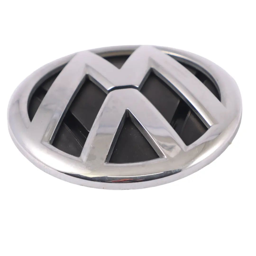 Volkswagen Passat B7 Emblema del Bagagliaio Posteriore Coperchio - SKU 5M0853630D - Numero di parte 5M0853630D