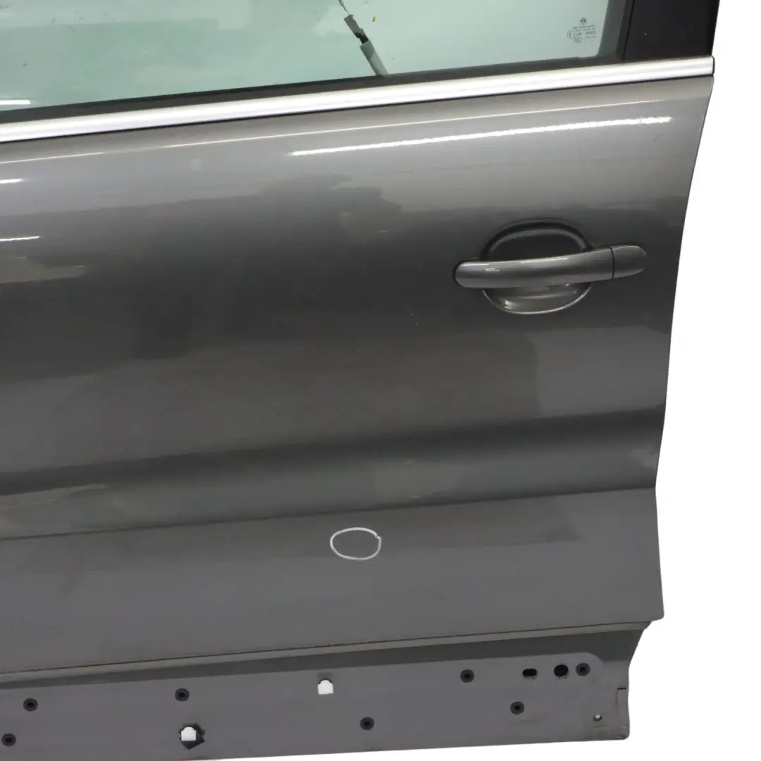 Volkswagen VW Tiguan 5N Tür vorne links Seite Tür Pepper Grey Grau - D7R - SKU 5N0831055B-PEG - Teilenummer 5N0831055B