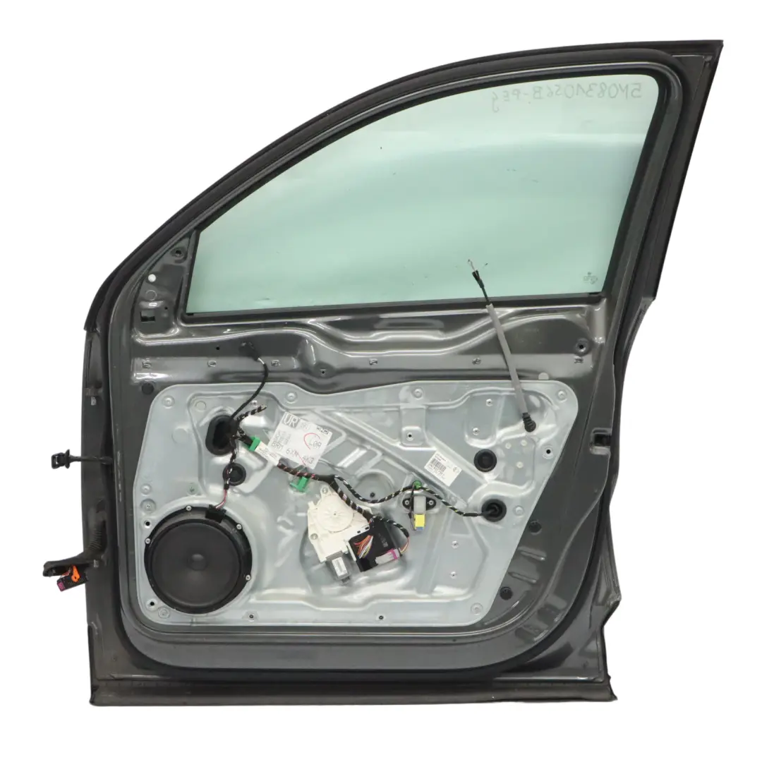 Puerta Delantera Derecha Puerta Lateral Pepper Grey D7R para Volkswagen VW Tiguan 5N con número de pieza 5N0831056B Volkswagen VW Tiguan 5N Puerta Delantera Derecha Puerta Lateral Pepper Grey D7R - SKU 5N0831056B-PEG - Número de pieza 5N0831056B
