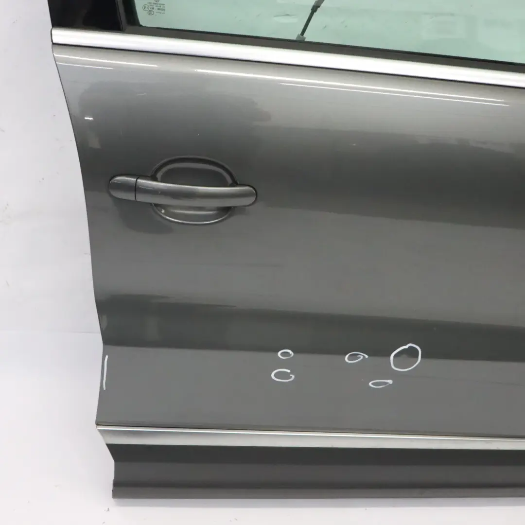 Puerta Delantera Derecha Puerta Lateral Pepper Grey D7R para Volkswagen VW Tiguan 5N con número de pieza 5N0831056B Volkswagen VW Tiguan 5N Puerta Delantera Derecha Puerta Lateral Pepper Grey D7R - SKU 5N0831056B-PEG - Número de pieza 5N0831056B