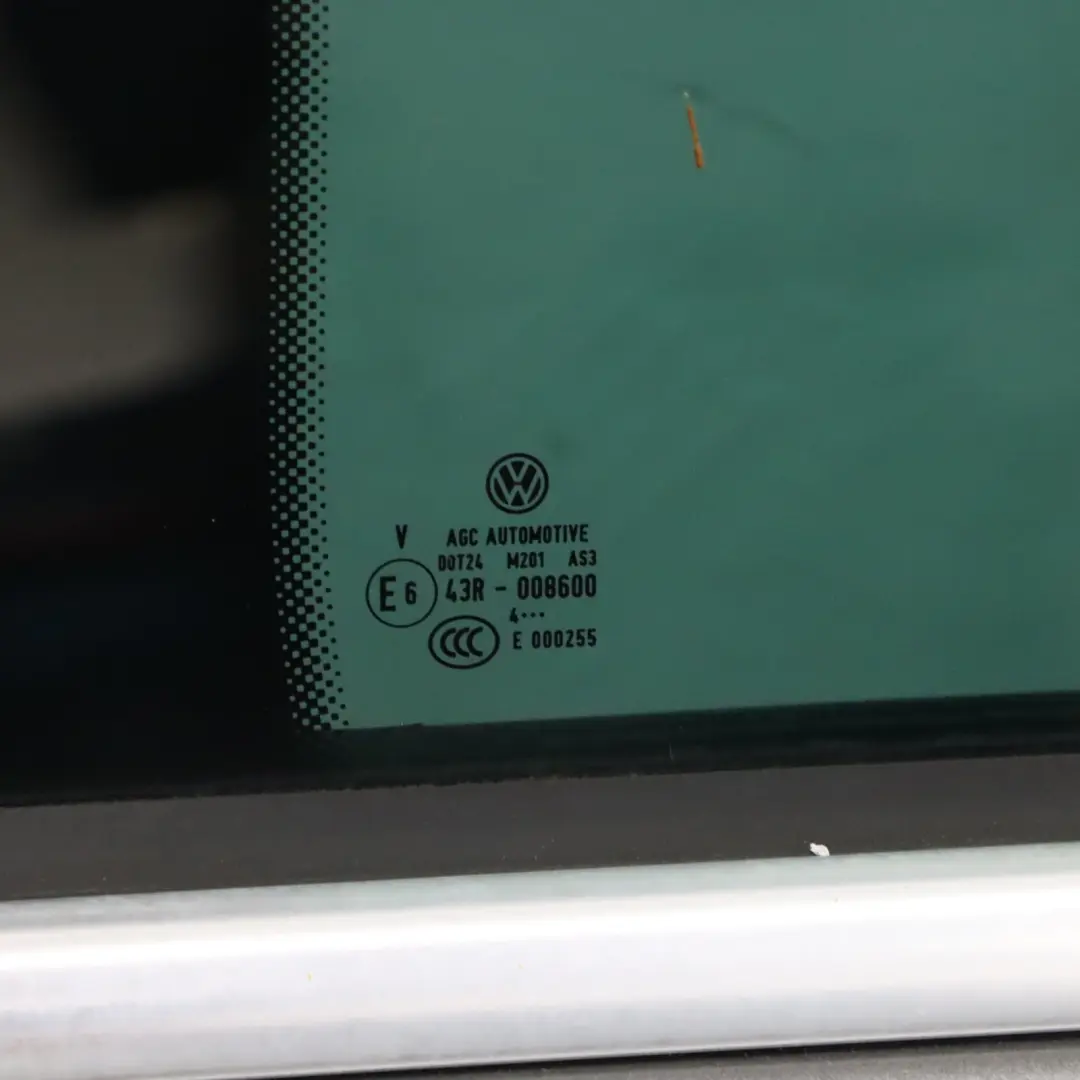 Porta posteriore destra Pepper Grey Metallizzato - D7R per Volkswagen VW Tiguan 5N con numero di parte 5N0833056A Volkswagen VW Tiguan 5N Porta posteriore destra Pepper Grey Metallizzato - D7R - SKU 5N0833056A-PEG - Numero di parte 5N0833056A