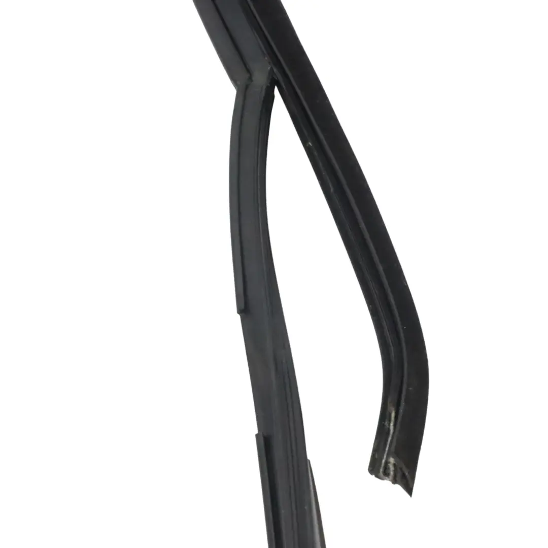 Ventana Delantera Guía Junta Izquierda Cromo para VW Tiguan 5N Marco con número de pieza 5N0837431G VW Tiguan 5N Marco Ventana Delantera Guía Junta Izquierda Cromo - SKU 5N0837431G - Número de pieza 5N0837431G