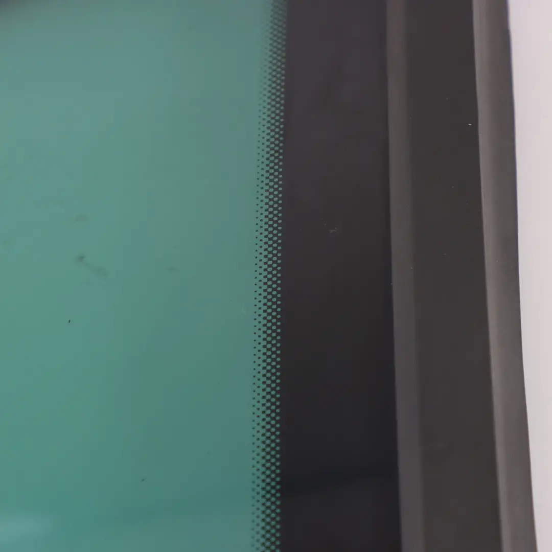 Hinten Rechts Viertel Fenster Glas AS3 für VW Volkswagen Tiguan 5N mit Teilenummer 5N0845042S VW Volkswagen Tiguan 5N Hinten Rechts Viertel Fenster Glas AS3 - SKU 5N0845042S - Teilenummer 5N0845042S