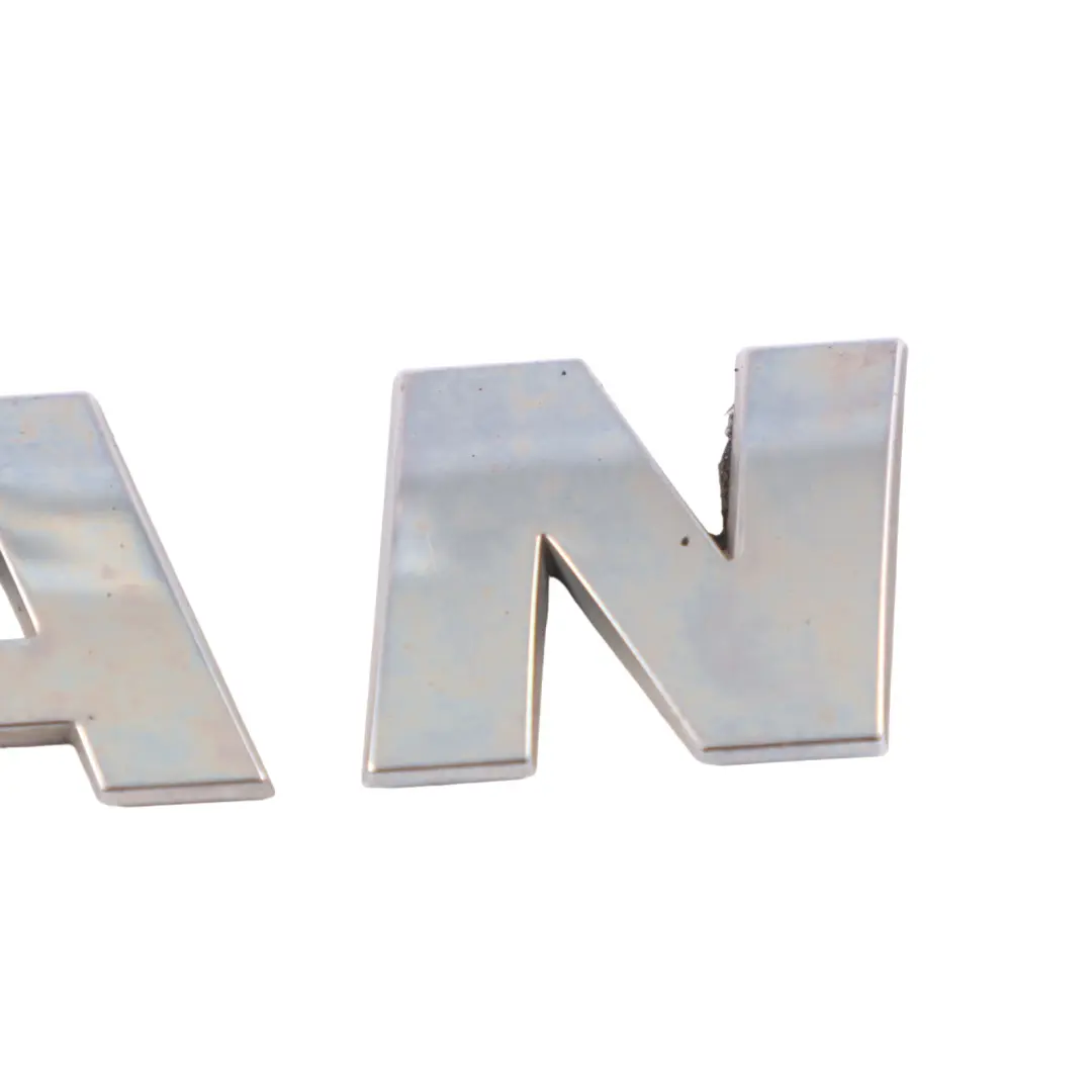 Volkswagen Tiguan 5N Portellone Posteriore Emblema Posteriore Tronco - SKU 5N0853687B - Numero di parte 5N0853687B