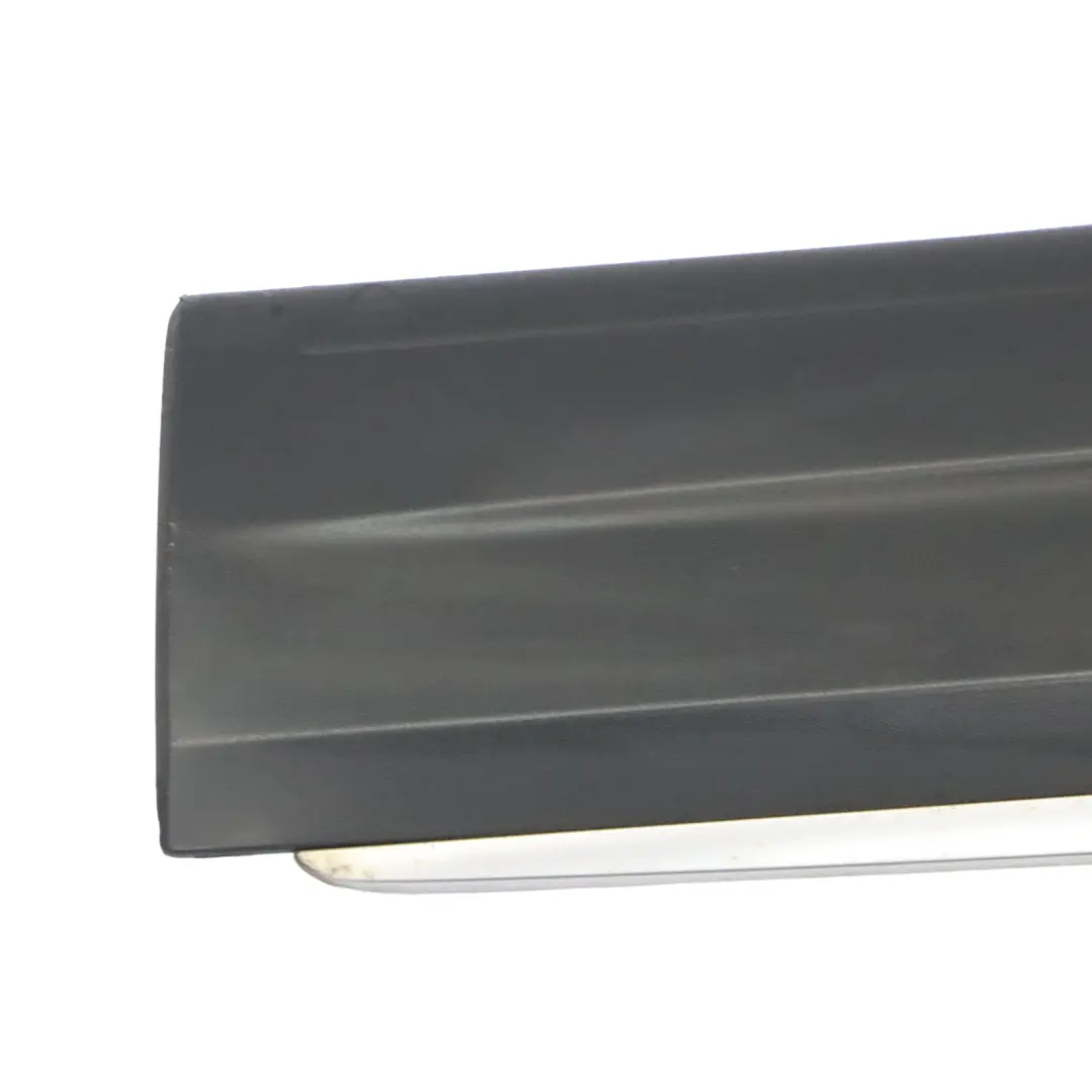 Embellecedor Puerta Cubierta Delantera Derecha para Volkswagen Tiguan 5N con número de pieza 5N0854940 Volkswagen Tiguan 5N Embellecedor Puerta Cubierta Delantera Derecha - SKU 5N0854940 - Número de pieza 5N0854940