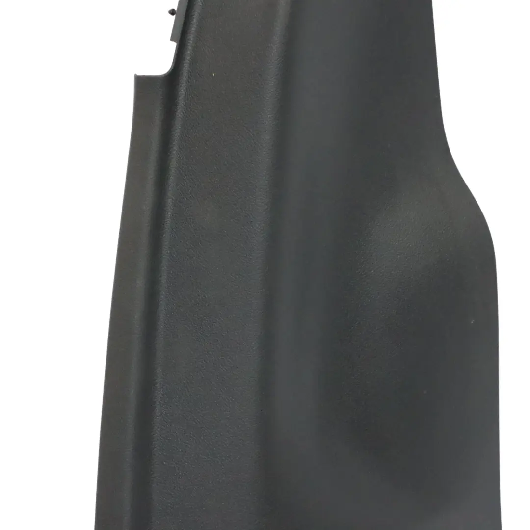 Columna C Recubrimiento Pilar Inferior Derecho para VW Volkswagen Tiguan 5N con número de pieza 5N0867766 VW Volkswagen Tiguan 5N Columna C Recubrimiento Pilar Inferior Derecho - SKU 5N0867766 - Número de pieza 5N0867766