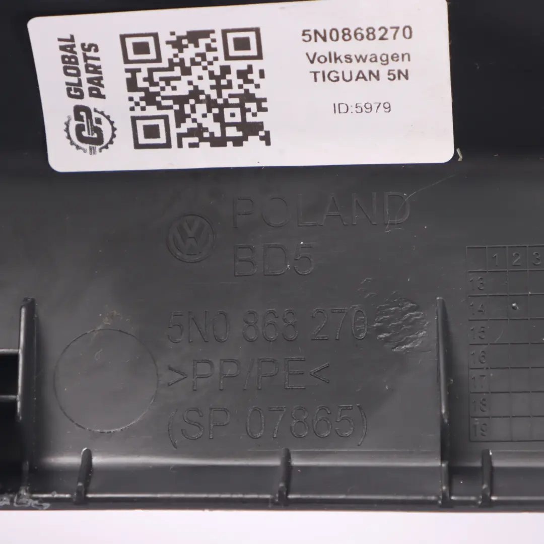 Tapacubos Pilar C Volkswagen Tiguan 5N Derecha Negro para con número de pieza 5N0868270 Tapacubos Pilar C Volkswagen Tiguan 5N Derecha Negro - SKU 5N0868270 - Número de pieza 5N0868270