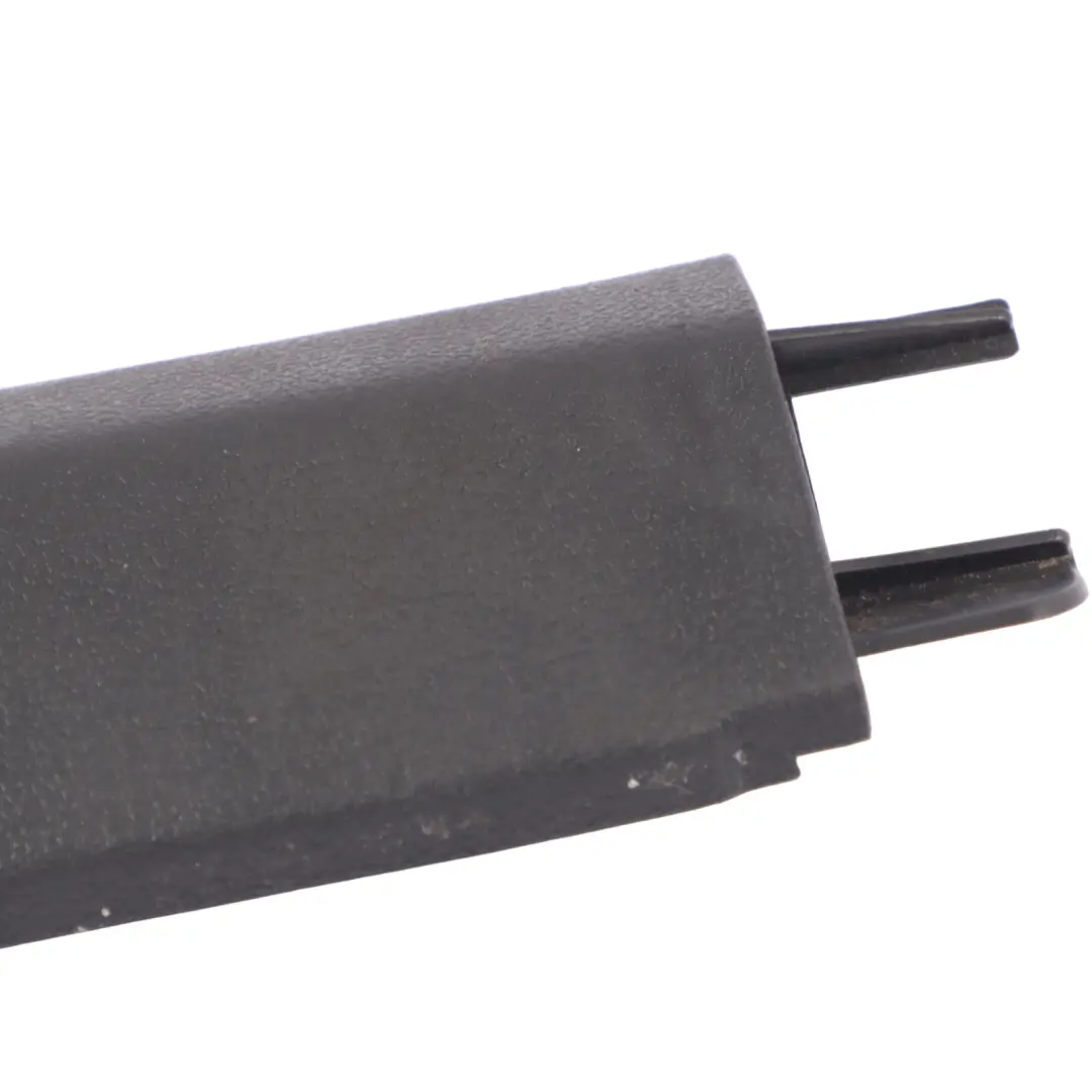 Tapacubos Pilar C Volkswagen Tiguan 5N Derecha Negro para con número de pieza 5N0868270 Tapacubos Pilar C Volkswagen Tiguan 5N Derecha Negro - SKU 5N0868270 - Número de pieza 5N0868270