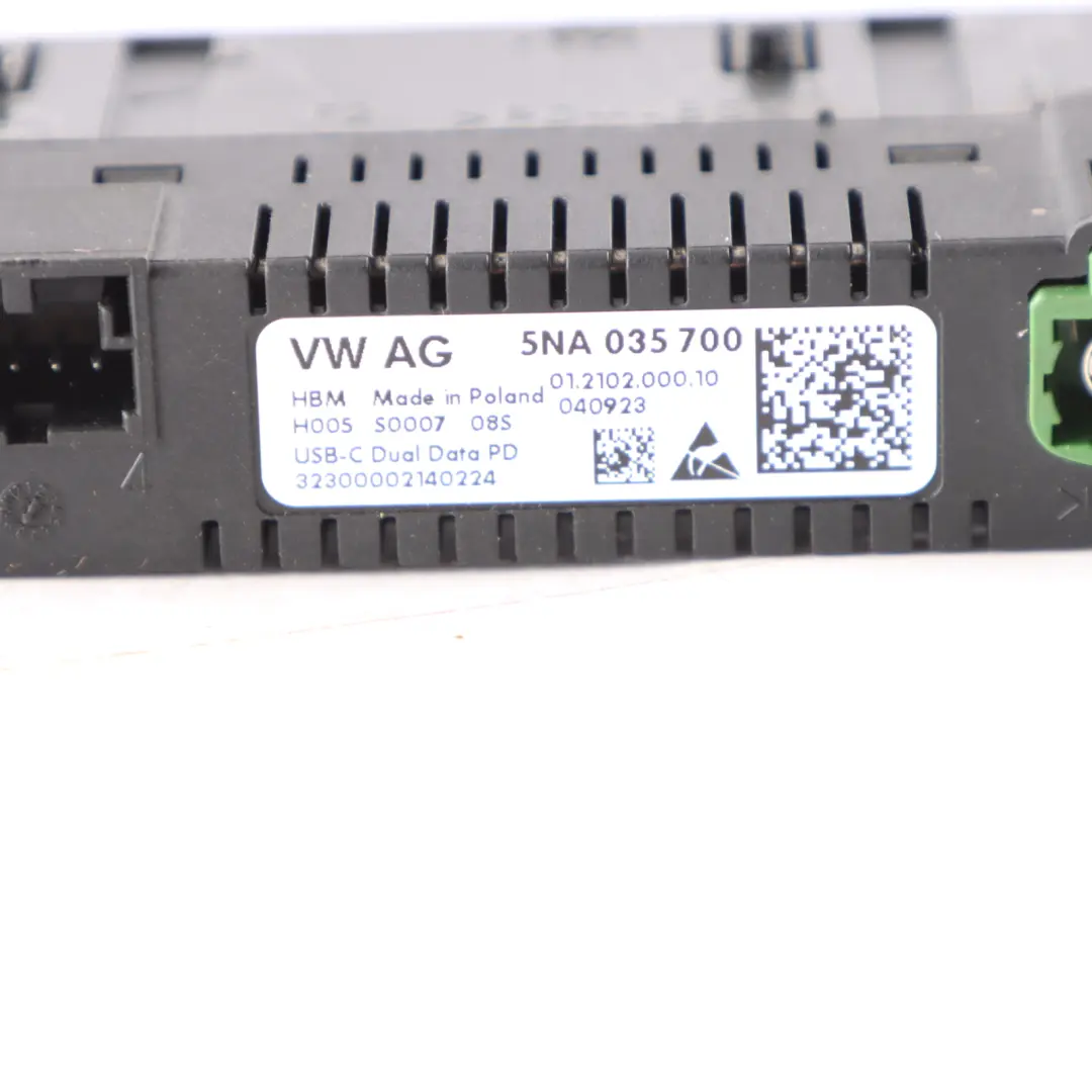 USB Port Type C Panel Socket Centre Console to Volkswagen Golf 8 CD1 with Part number 5NA035700 Volkswagen Golf 8 CD1 USB Port Type C Panel Socket Centre Console - SKU 5NA035700 - Part number 5NA035700