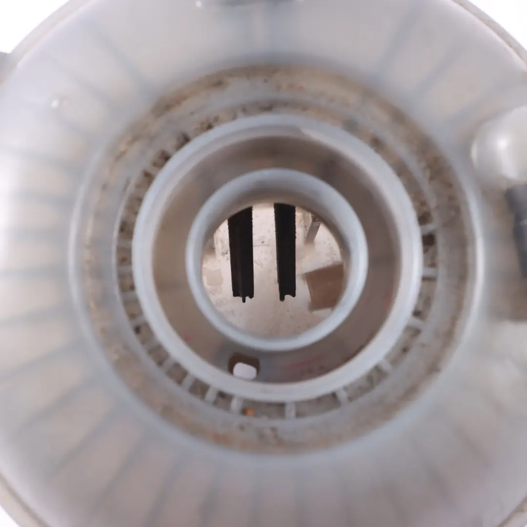 Motore refrigerante acqua serbatoio espansione bottiglia per Audi A3 8V con numero di parte 5Q0121407A Audi A3 8V Motore refrigerante acqua serbatoio espansione bottiglia - SKU 5Q0121407A - Numero di parte 5Q0121407A