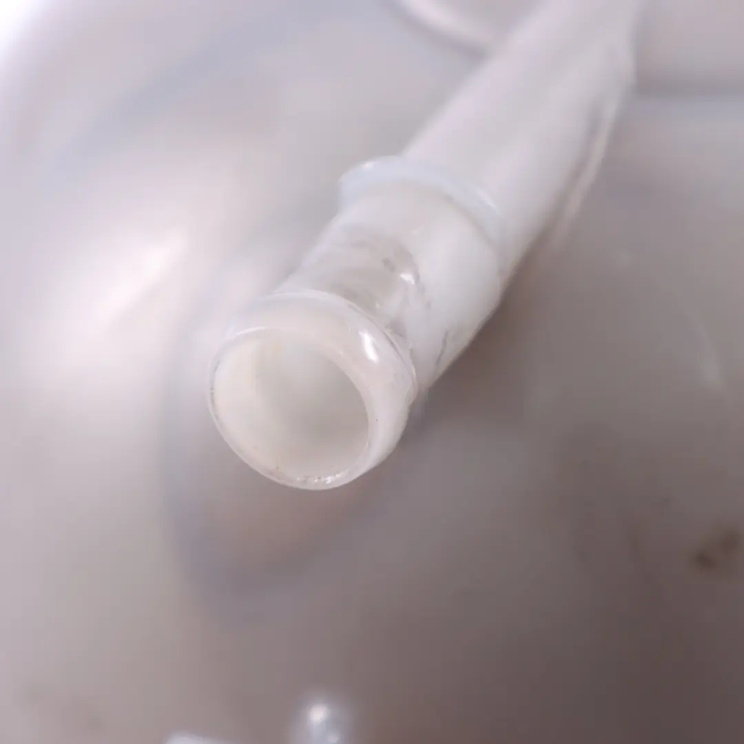 Motore refrigerante acqua serbatoio espansione bottiglia per Audi A3 8V con numero di parte 5Q0121407A Audi A3 8V Motore refrigerante acqua serbatoio espansione bottiglia - SKU 5Q0121407A - Numero di parte 5Q0121407A