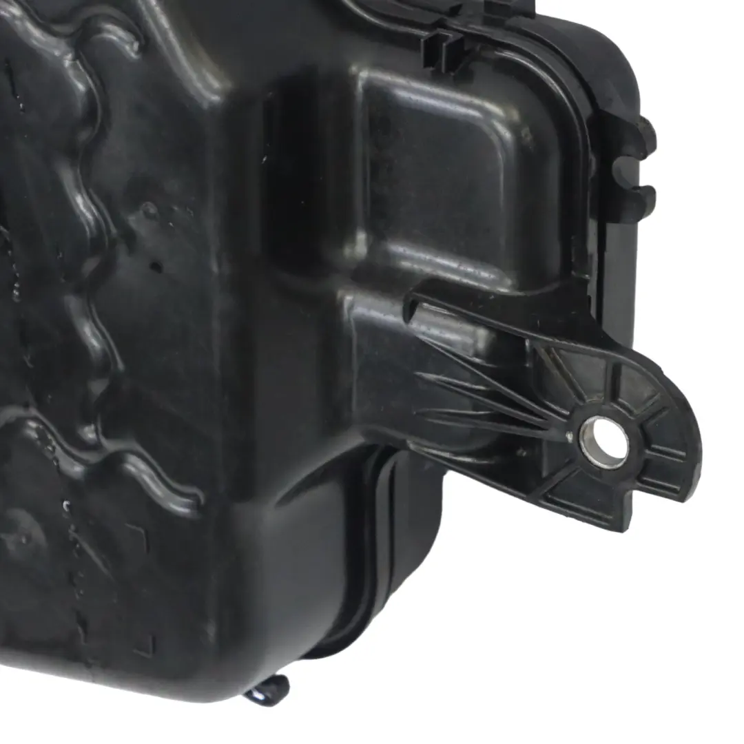 AdBlue Réservoir d'additif pour Volkswagen Golf Mk7 SCR à propos du numéro de pièce 5Q0131969C Volkswagen Golf Mk7 SCR AdBlue Réservoir d'additif - SKU 5Q0131969C - Numéro de pièce 5Q0131969C