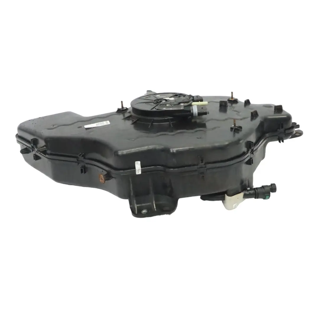 AdBlue Réservoir d'additif pour Volkswagen Golf Mk7 SCR à propos du numéro de pièce 5Q0131969C Volkswagen Golf Mk7 SCR AdBlue Réservoir d'additif - SKU 5Q0131969C - Numéro de pièce 5Q0131969C