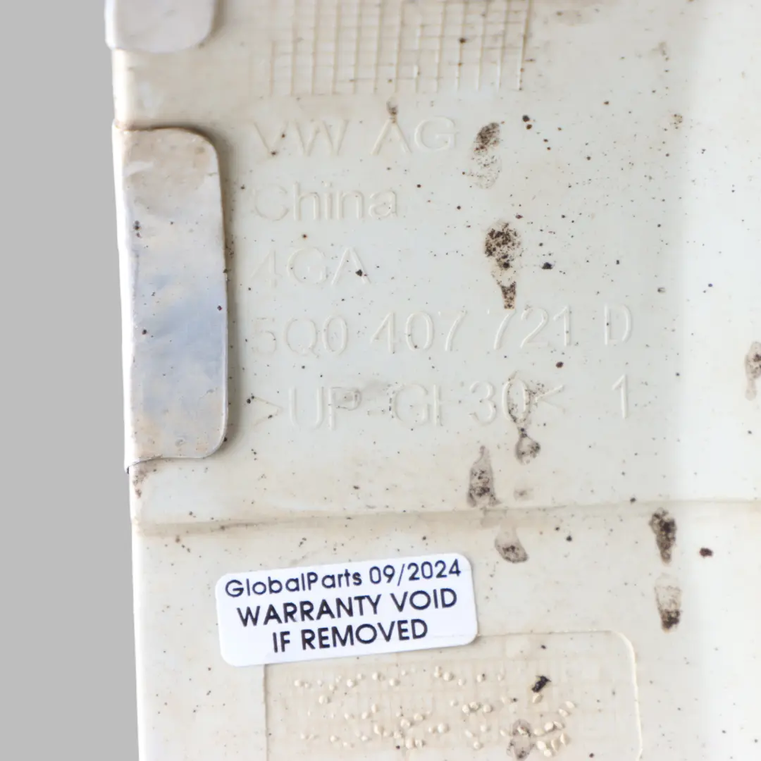 Płyta Osłona Termiczna do VW Volkswagen Golf 8 1.0 TSI o numerze 5Q0407721D VW Volkswagen Golf 8 1.0 TSI Płyta Osłona Termiczna - SKU 5Q0407721D - Numer Części 5Q0407721D