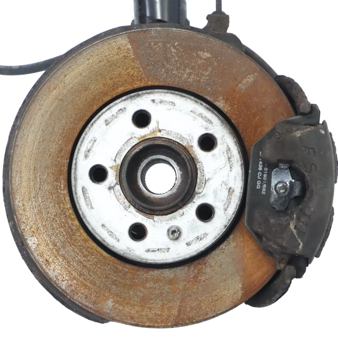 Volkswagen Fox 5Z Support de Roue Avant Droit Jambe de Suspension Moyeu - SKU 5Z0413031AB - Numéro de pièce 5Z0413031AB