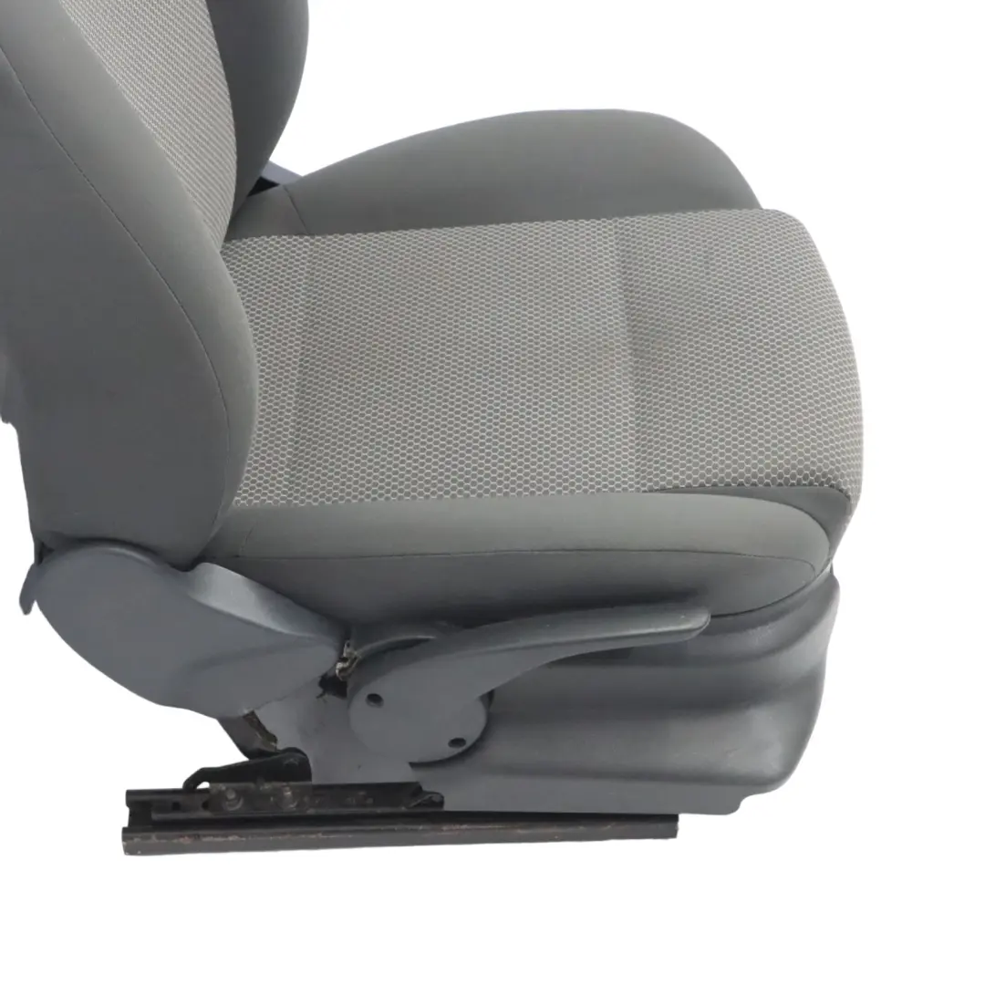 Volkswagen FOX 5Z Fotel Przedni Prawy Przód Materiałowy Antracyt - SKU 5Z0881805R-2 - Numer Części 5Z0881805R