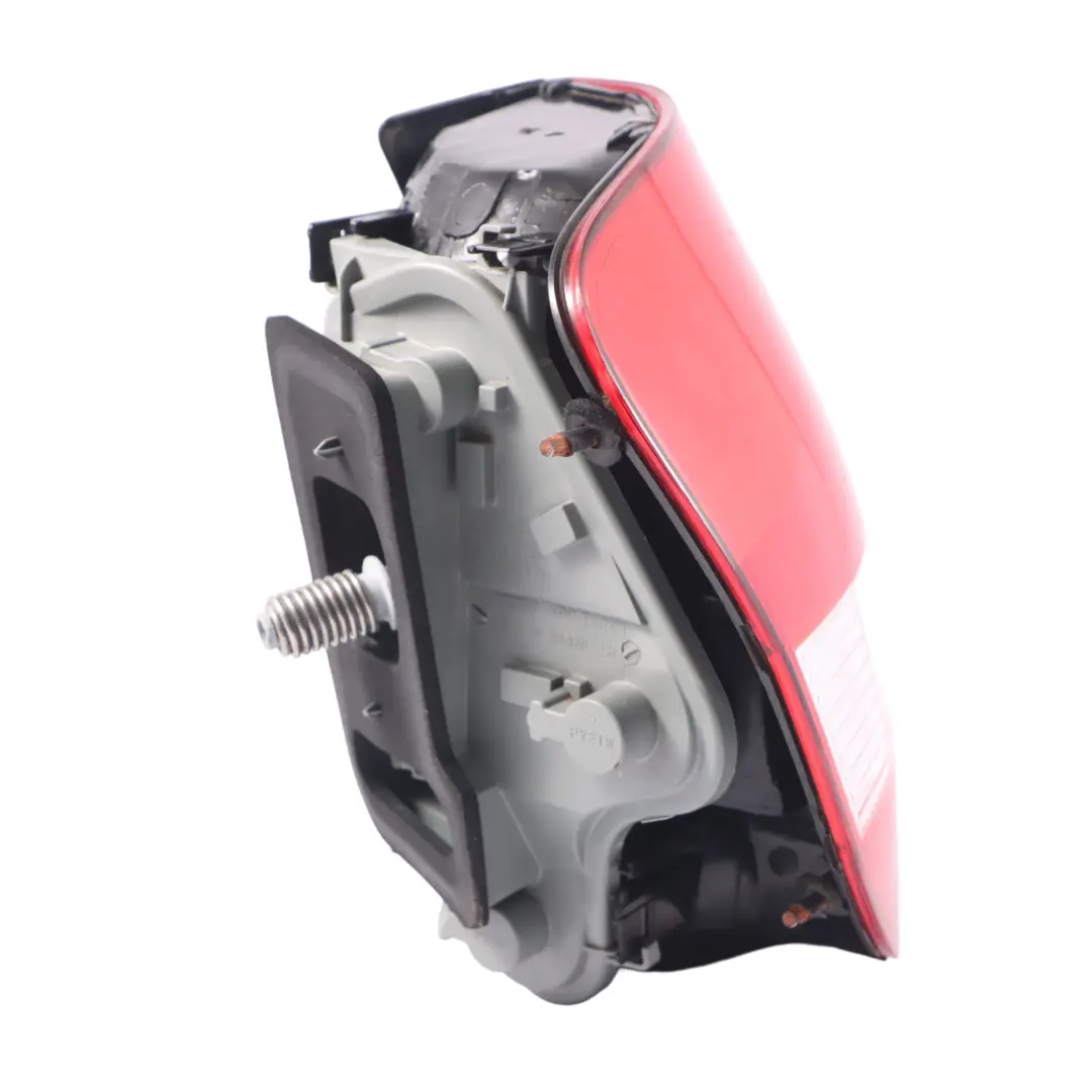 Phare arrière gauche Taillight pour Volkswagen Fox 5Z à propos du numéro de pièce 5Z0945111 Volkswagen Fox 5Z Phare arrière gauche Taillight - SKU 5Z0945111 - Numéro de pièce 5Z0945111