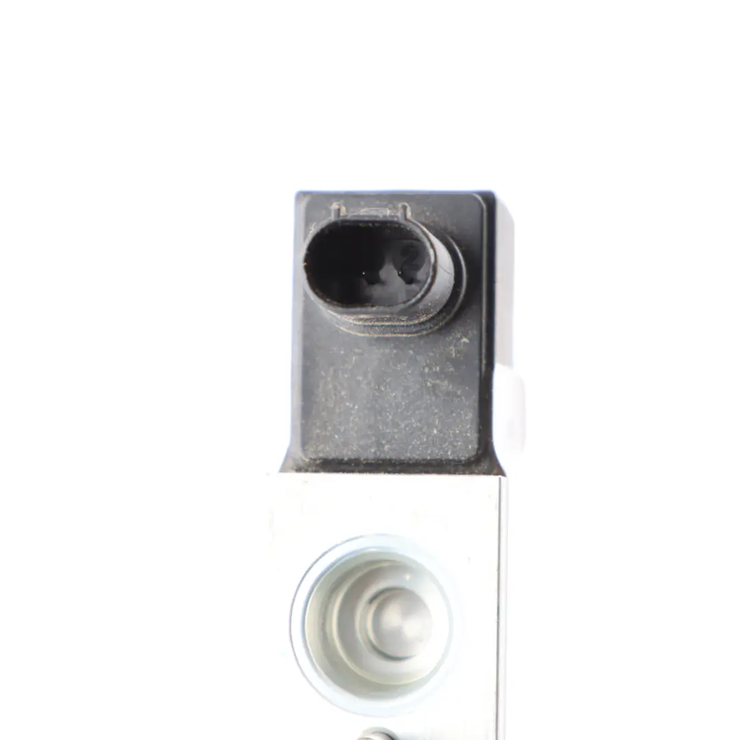 Refrigerant Valve Shut-Off Air Conditioning to BMW X5 F15 with Part number 6826231 BMW X5 F15 Refrigerant Valve Shut-Off Air Conditioning - SKU 6826231 - Part number 6826231