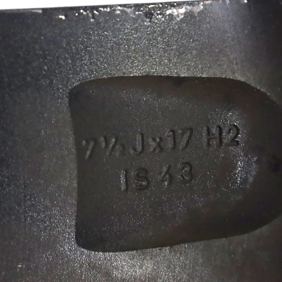 Szara Felga Aluminiowa 17" 379 ET:43 7,5J do BMW F20 F21 F22 F23 o numerze 6850151 BMW F20 F21 F22 F23 Szara Felga Aluminiowa 17" 379 ET:43 7,5J - SKU 6850151-19 - Numer Części 6850151