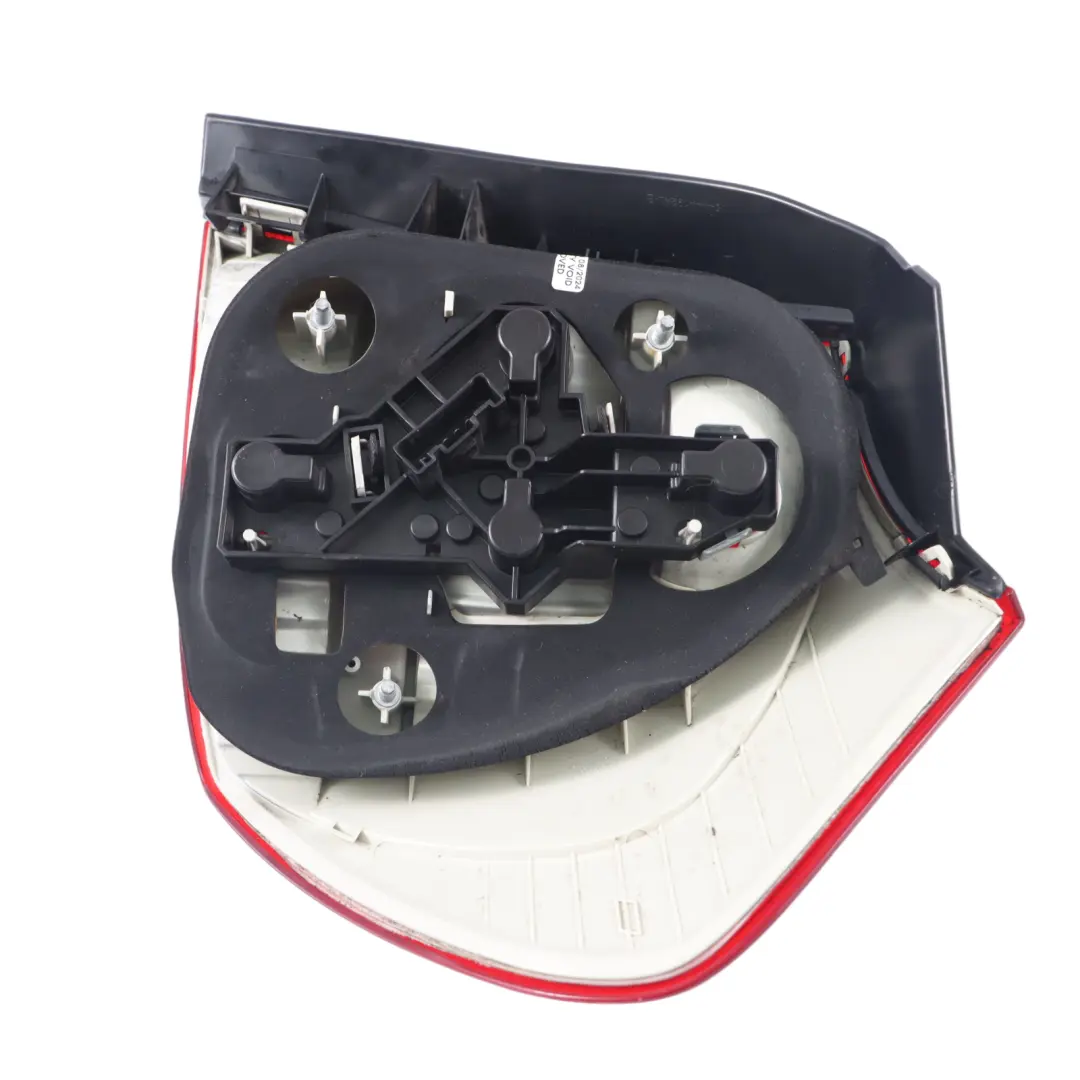 Luz Trasera Trasera Izquierda para BMW E87 con número de pieza 6924501 BMW E87 Luz Trasera Trasera Izquierda - SKU 6924501-DEPO - Número de pieza 6924501