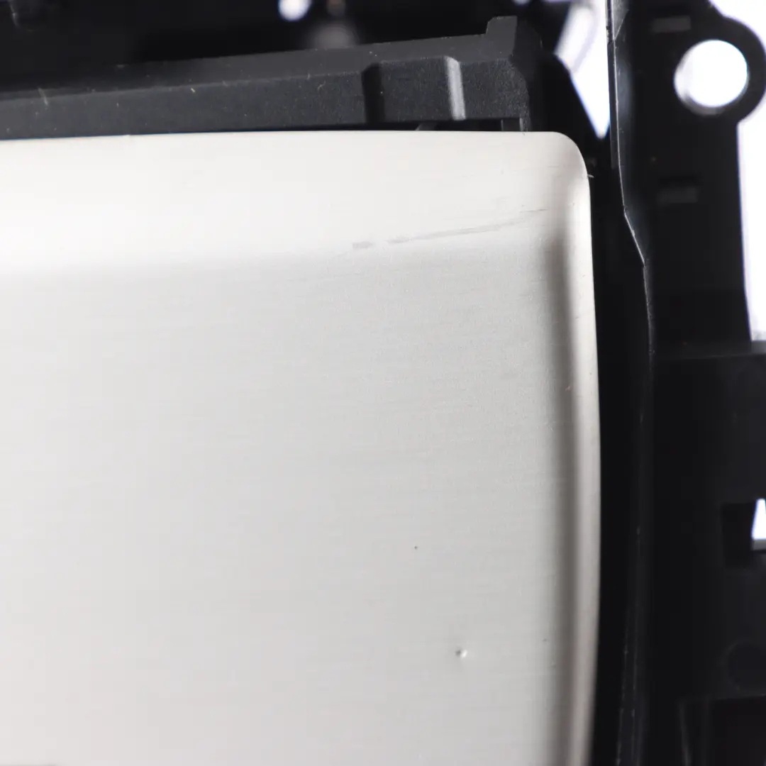 Cassetto portacenere consolle centrale alluminio spazzolato per BMW E90 E91 con numero di parte 6982453 BMW E90 E91 Cassetto portacenere consolle centrale alluminio spazzolato - SKU 6982453-1 - Numero di parte 6982453