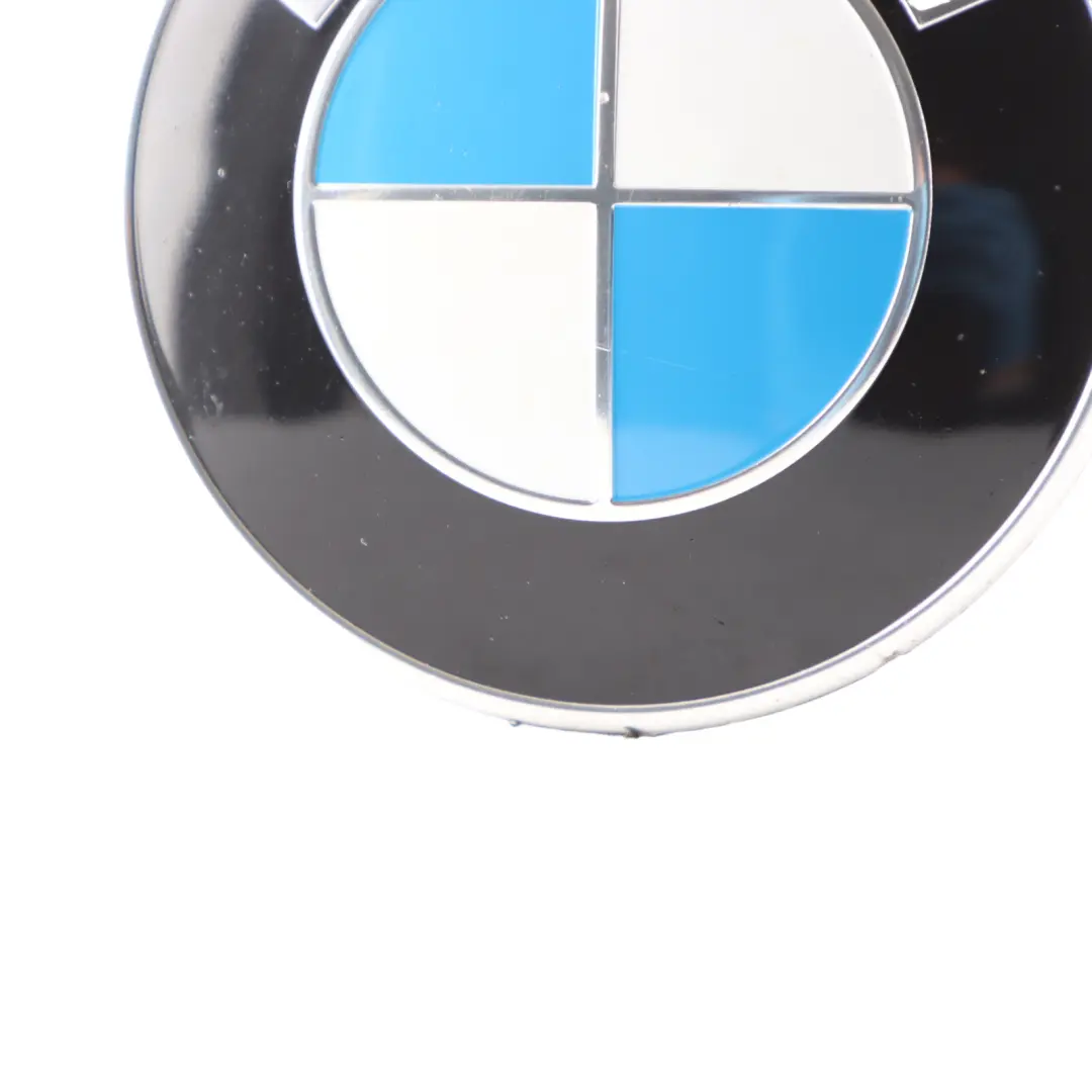 Emblema Portellone Posteriore BMW E81 F10 F11 E63 E64 Pulsante Apertura Targa per con numero di parte 7057794 Emblema Portellone Posteriore BMW E81 F10 F11 E63 E64 Pulsante Apertura Targa - SKU 7057794-2 - Numero di parte 7057794