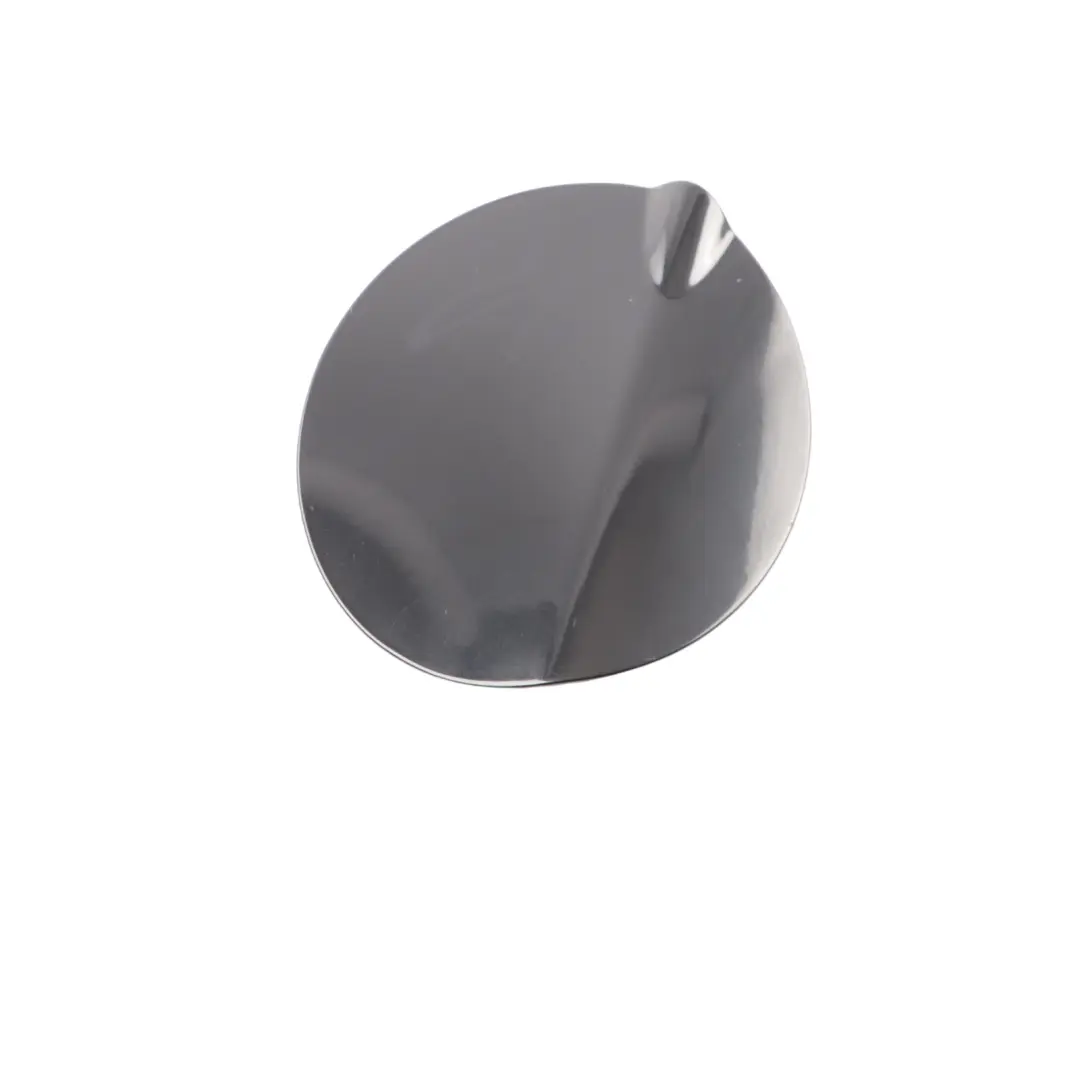 Coperchio sportello riempimento carburante Black Sapphire Metallic per BMW E87 LCI con numero di parte 7060691 BMW E87 LCI Coperchio sportello riempimento carburante Black Sapphire Metallic - SKU 7060691-BS1 - Numero di parte 7060691
