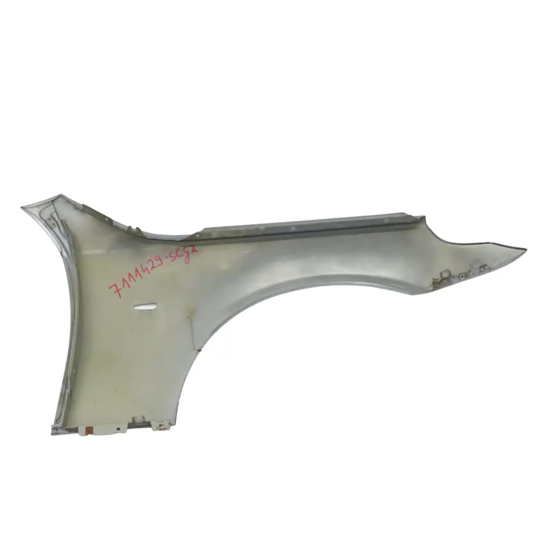 Parafango Laterale Anteriore Sinistro Spacegrau Metallic - A52 per BMW E60 E61 con numero di parte 7111429 BMW E60 E61 Parafango Laterale Anteriore Sinistro Spacegrau Metallic - A52 - SKU 7111429-SCG2 - Numero di parte 7111429