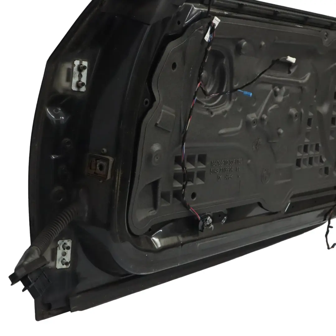 Puerta Delantera Derecha Black Sapphire Metallic - 475 para BMW E92 E93 con número de pieza 7200570 BMW E92 E93 Puerta Delantera Derecha Black Sapphire Metallic - 475 - SKU 7200570-BS - Número de pieza 7200570