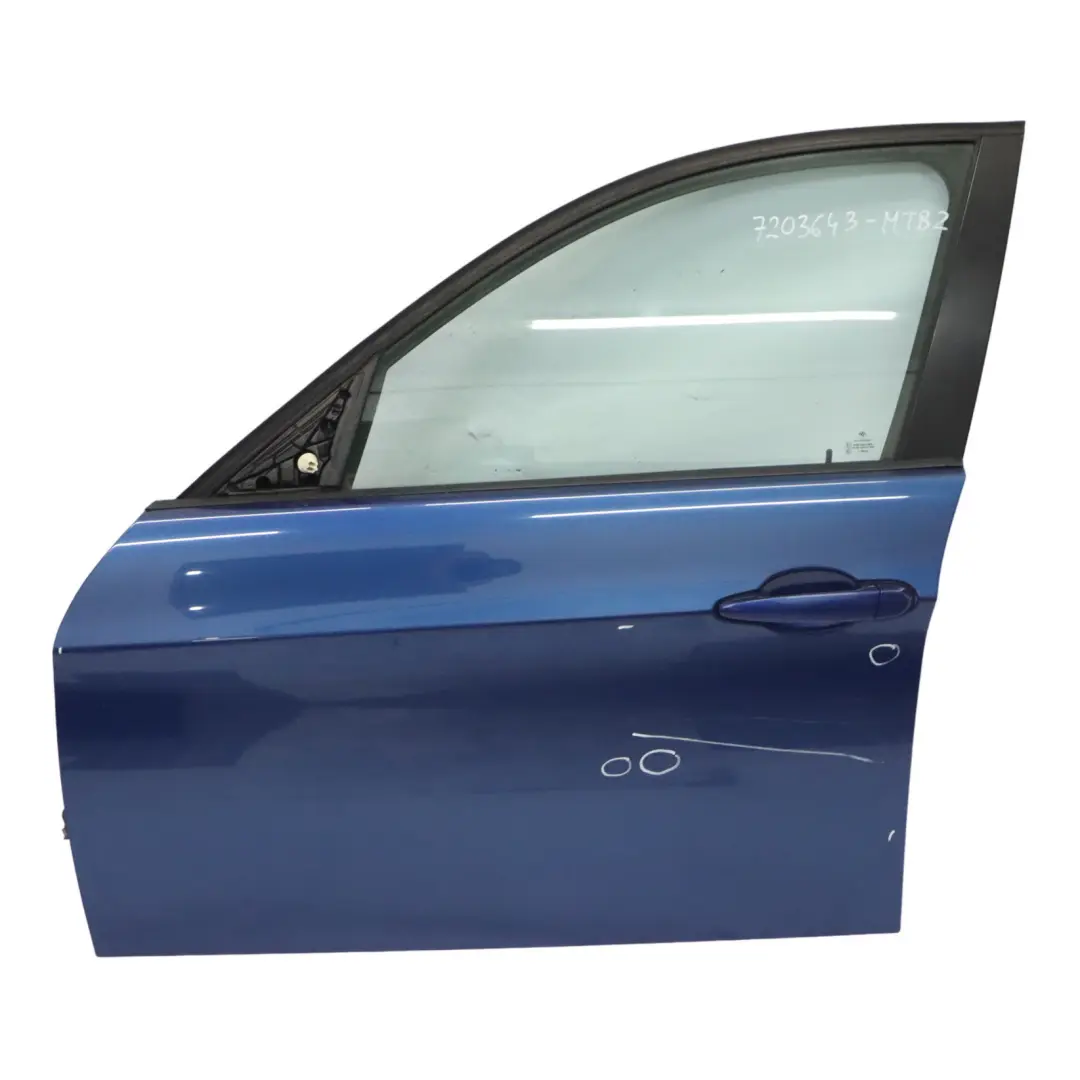 Tür vorne links Montegoblau Montego Blau Metallic - A51 für BMW E90 E91 mit Teilenummer 7203643 BMW E90 E91 Tür vorne links Montegoblau Montego Blau Metallic - A51 - SKU 7203643-MTB2 - Teilenummer 7203643