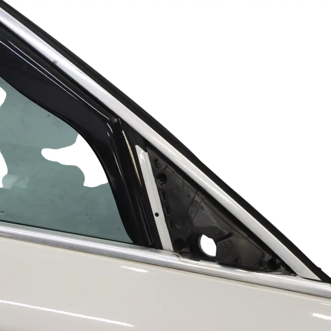 Puerta Delantera Derecha F11 Alpinweiss Alpine Blanco 3 - 300 para BMW F10 con número de pieza 7206108 BMW F10 Puerta Delantera Derecha F11 Alpinweiss Alpine Blanco 3 - 300 - SKU 7206108-AW3 - Número de pieza 7206108