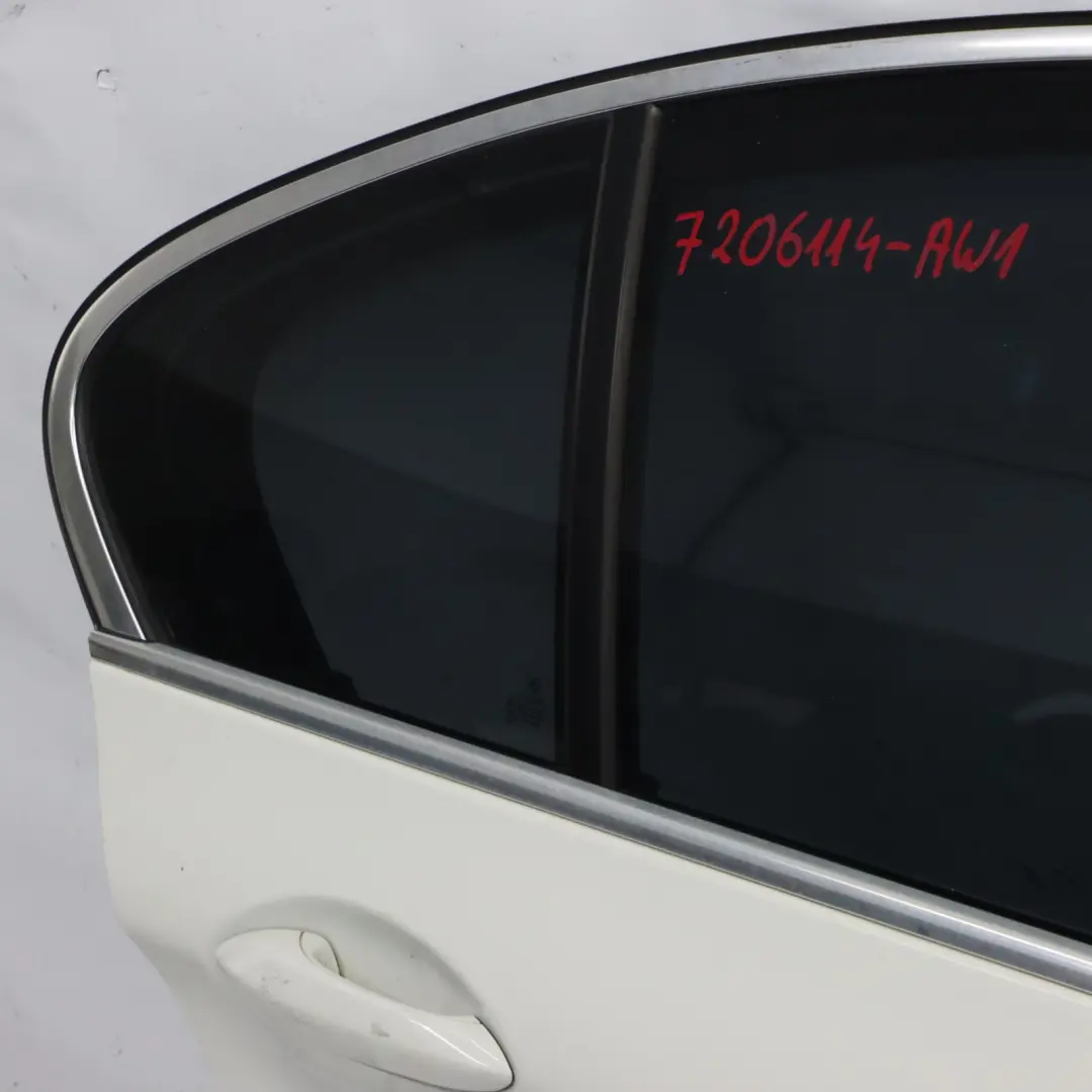 Porta posteriore destra Alpinweiss Alpine White - 300 per BMW F10 con numero di parte 7206114 BMW F10 Porta posteriore destra Alpinweiss Alpine White - 300 - SKU 7206114-AW1 - Numero di parte 7206114
