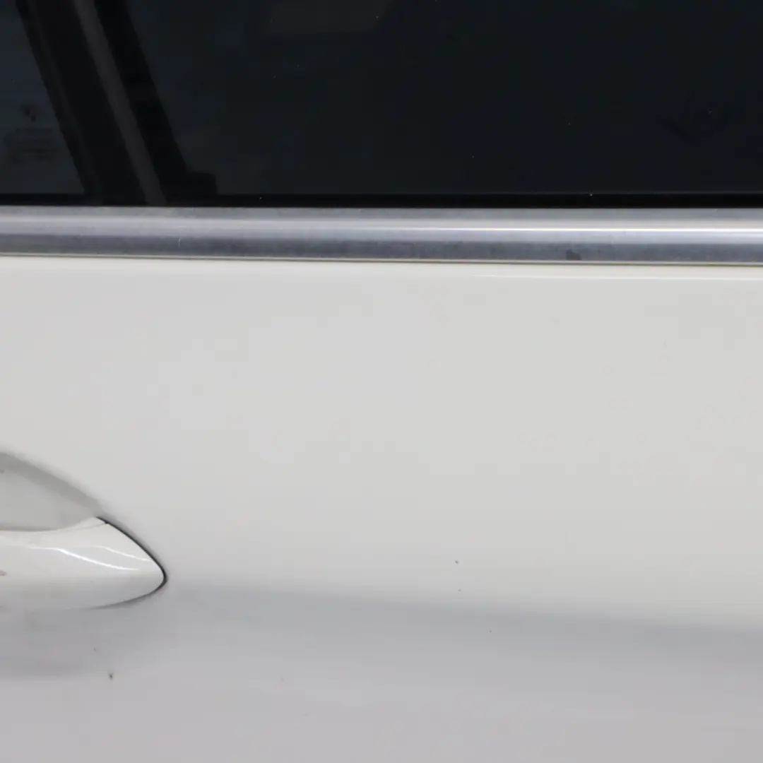 Puerta Trasera Derecha Alpinweiss Alpine White - 300 para BMW F10 con número de pieza 7206114 BMW F10 Puerta Trasera Derecha Alpinweiss Alpine White - 300 - SKU 7206114-AW1 - Número de pieza 7206114