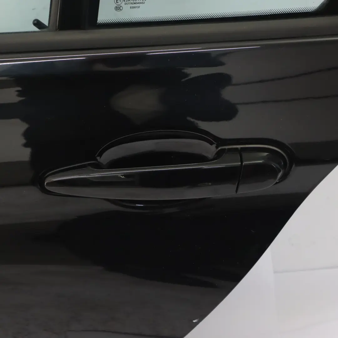 BMW F30 Berlina Puerta Trasera Izquierda Schwarz 2 Negro - 668 - SKU 7298513-SCH - Número de pieza 7298513