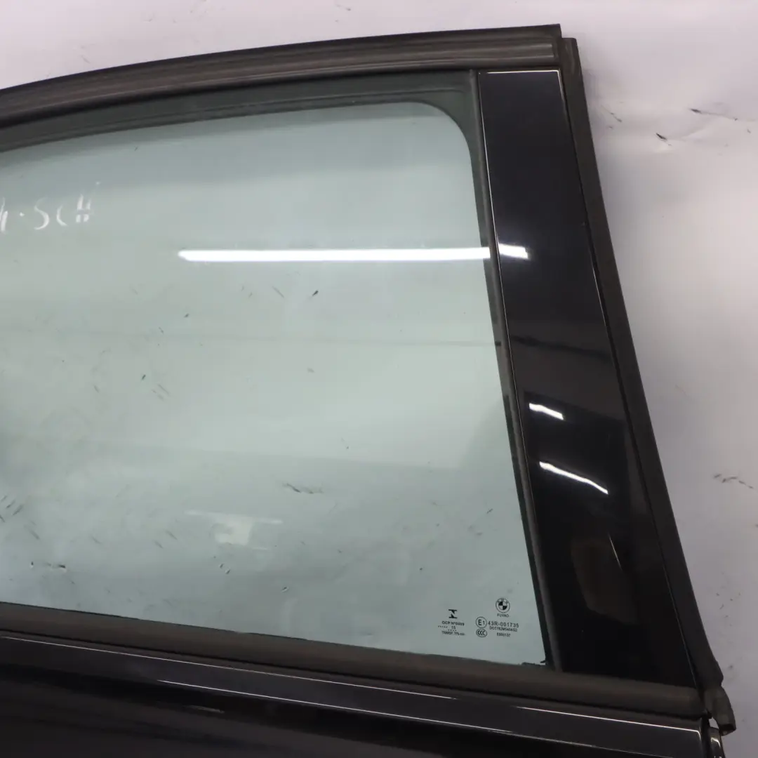 Drzwi Prawe Tylny Schwarz 2 Czarne - 668 do BMW F30 o numerze 7298514 BMW F30 Drzwi Prawe Tylny Schwarz 2 Czarne - 668 - SKU 7298514-SCH - Numer Części 7298514