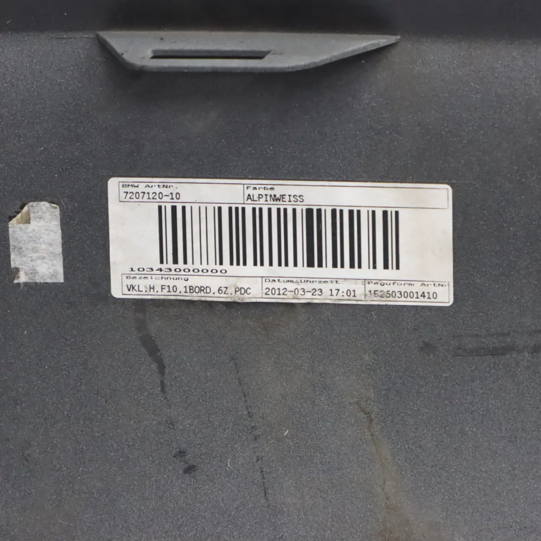 Zderzak Tylny Tył Alpinweiss 3 Biały - 300 do BMW F10 LCI o numerze 7332764 BMW F10 LCI Zderzak Tylny Tył Alpinweiss 3 Biały - 300 - SKU 7332764-AW - Numer Części 7332764