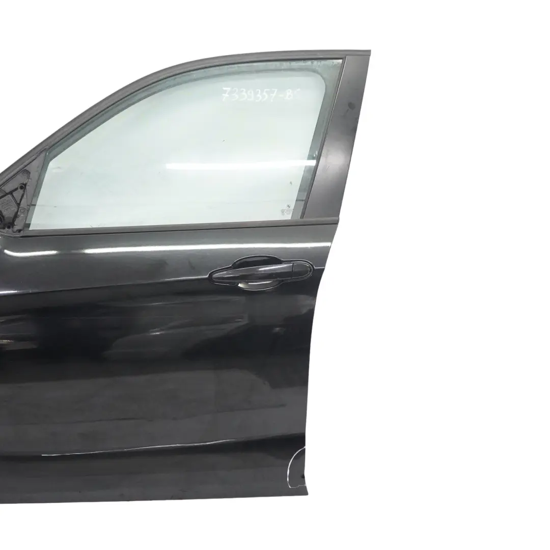 Tür Vorne Links Black Sapphire Schwarz Metallic - 475 für BMW X1 E84 mit Teilenummer 7339357 BMW X1 E84 Tür Vorne Links Black Sapphire Schwarz Metallic - 475 - SKU 7339357-BS - Teilenummer 7339357