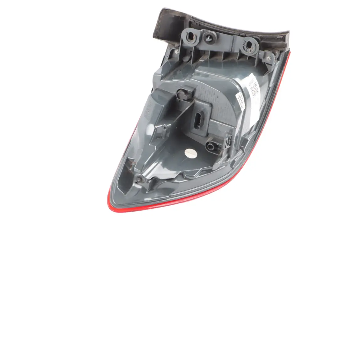 Lampada posteriore nel pannello laterale destro per BMW F31 LCI con numero di parte 7372210 BMW F31 LCI Lampada posteriore nel pannello laterale destro - SKU 7372210-2 - Numero di parte 7372210