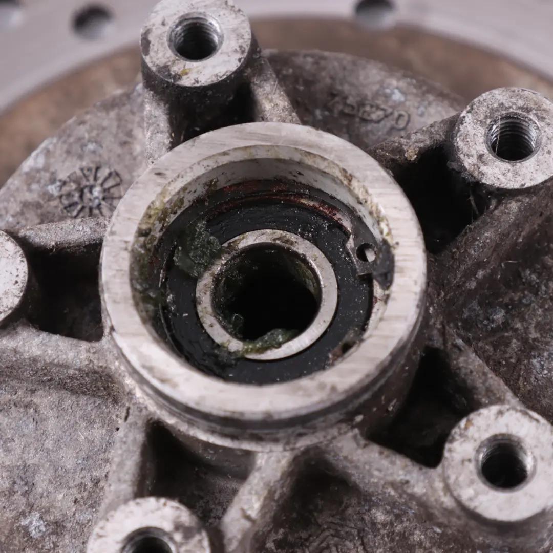 Piaggio Vespa GT 200 Rueda Delantera Buje Suspensión Soporte Freno Disco para con número de pieza 75270 Piaggio Vespa GT 200 Rueda Delantera Buje Suspensión Soporte Freno Disco - SKU 75270 - Número de pieza 75270