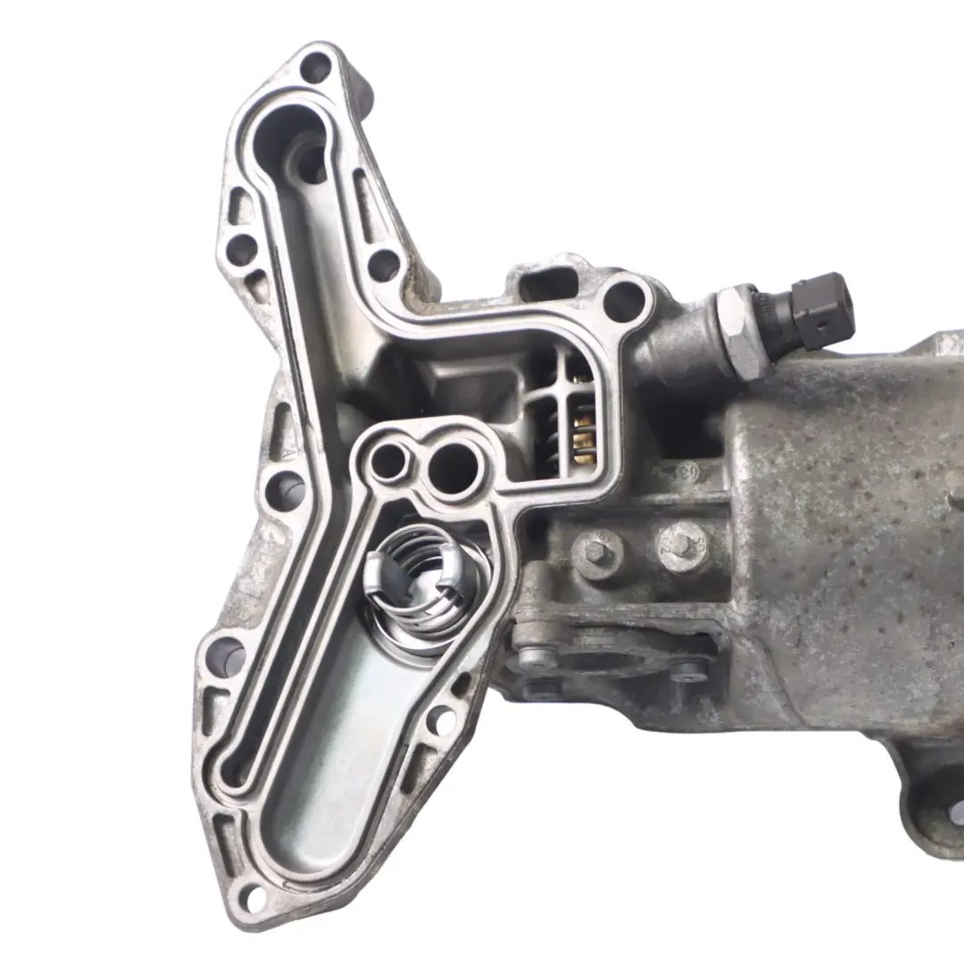 Alloggiamento filtro olio motore per BMW E90 E92 E93 con numero di parte 7841525 BMW E90 E92 E93 Alloggiamento filtro olio motore - SKU 7841525 - Numero di parte 7841525