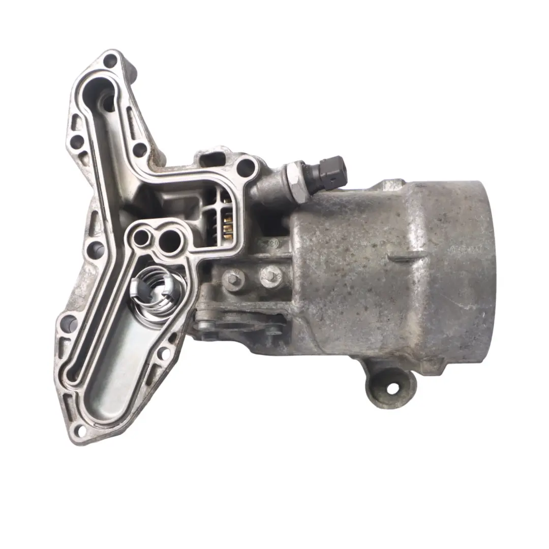 Alloggiamento filtro olio motore per BMW E90 E92 E93 con numero di parte 7841525 BMW E90 E92 E93 Alloggiamento filtro olio motore - SKU 7841525 - Numero di parte 7841525