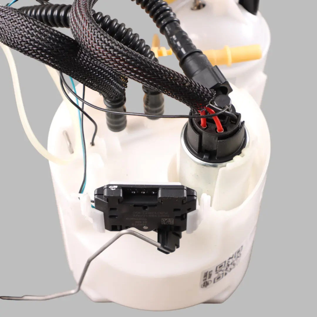 S63M Petrol Fuel Pump Level Control Sensor Right O/S Unit to BMW M5 F90 with Part number 7856997 BMW M5 F90 S63M Petrol Fuel Pump Level Control Sensor Right O/S Unit - SKU 7856997 - Part number 7856997