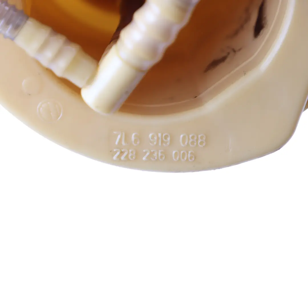 Surtidor Bomba Combustible Derecho Unidad para Audi Q7 4L 4.2 TDI Diesel con número de pieza 7L6919088E Audi Q7 4L 4.2 TDI Diesel Surtidor Bomba Combustible Derecho Unidad - SKU 7L6919088E - Número de pieza 7L6919088E