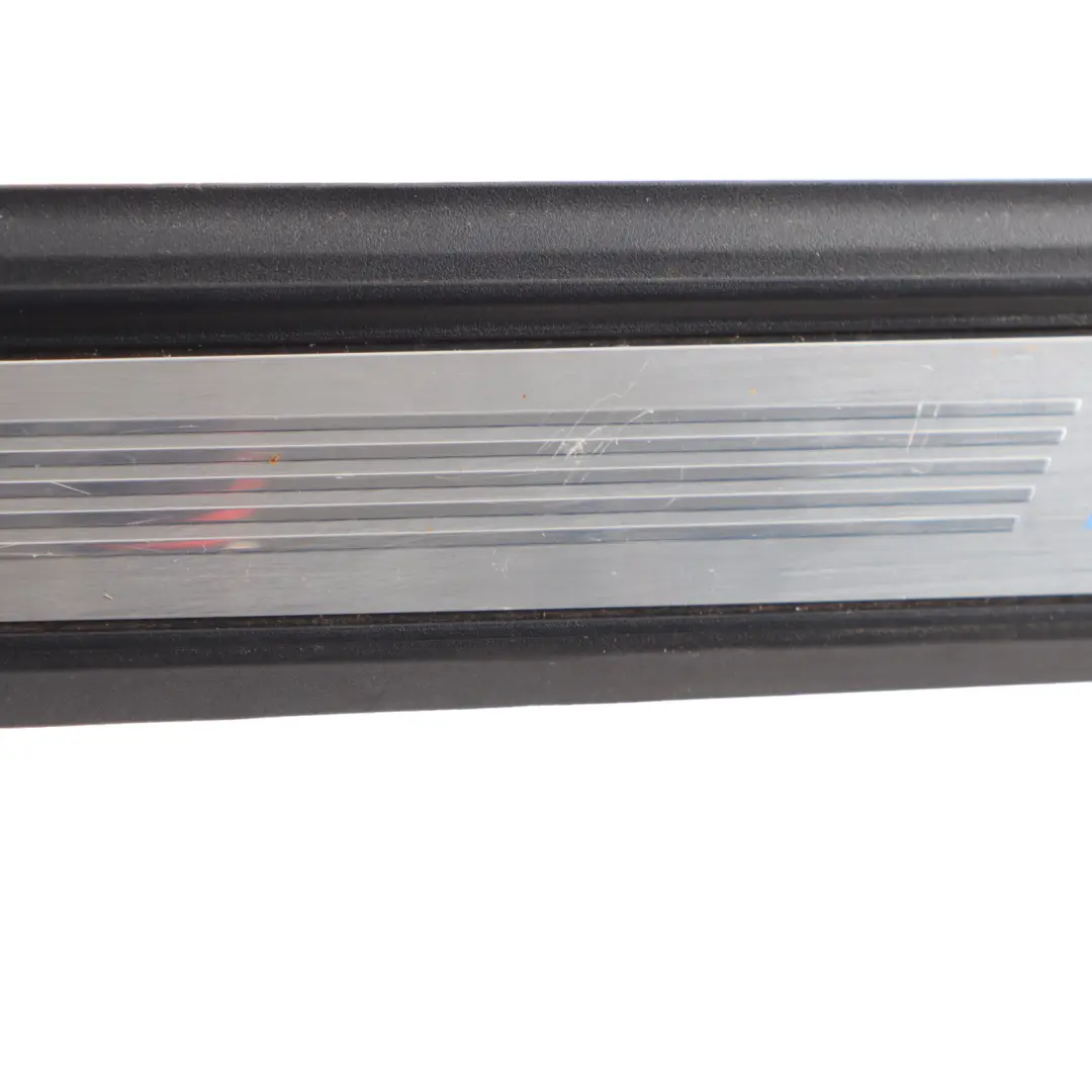 M140i Entrada Puerta Umbral Cubierta Izquierda Derecha Set para BMW F21 LCI con número de pieza 8068491 BMW F21 LCI M140i Entrada Puerta Umbral Cubierta Izquierda Derecha Set - SKU 8068491 - Número de pieza 8068491