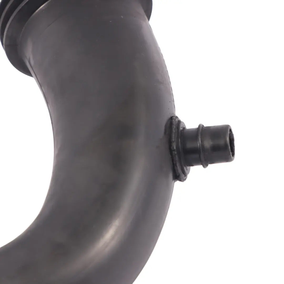 Inlet Intake Pipe Hose to Renault Trafic Opel Vivaro 1.9 DCI Air with Part number 8200396908B Renault Trafic Opel Vivaro 1.9 DCI Air Inlet Intake Pipe Hose - SKU 8200396908B - Part number 8200396908B